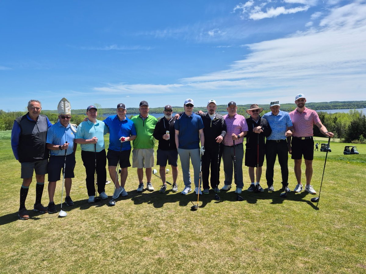FridayGC89's tweet photo. Congratulations to @TimCBaines on his victory at the FGC Spring Championship at Bellemere Winds. 2025 champ and FGC PFL @CJ_Stevenson grudgingly hands over the trophy. Well done, Tim (handicap investigation forthcoming). https://t.co/86Stf5ifA4