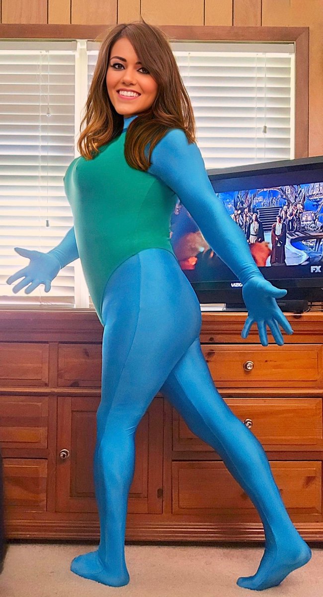 Sammoris9's tweet photo. Teal with green thong leotard 🥰 Amber 💋 https://t.co/Pzm2Mcf0EQ