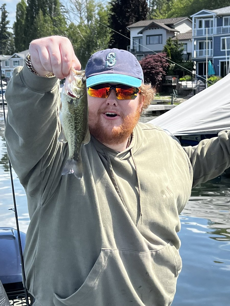 TheGingerBat tweet media