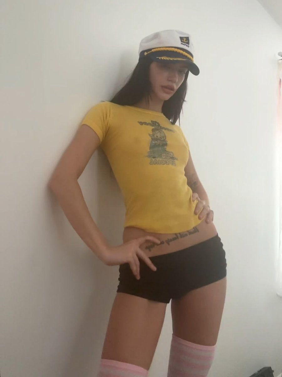 dee :* tweet media