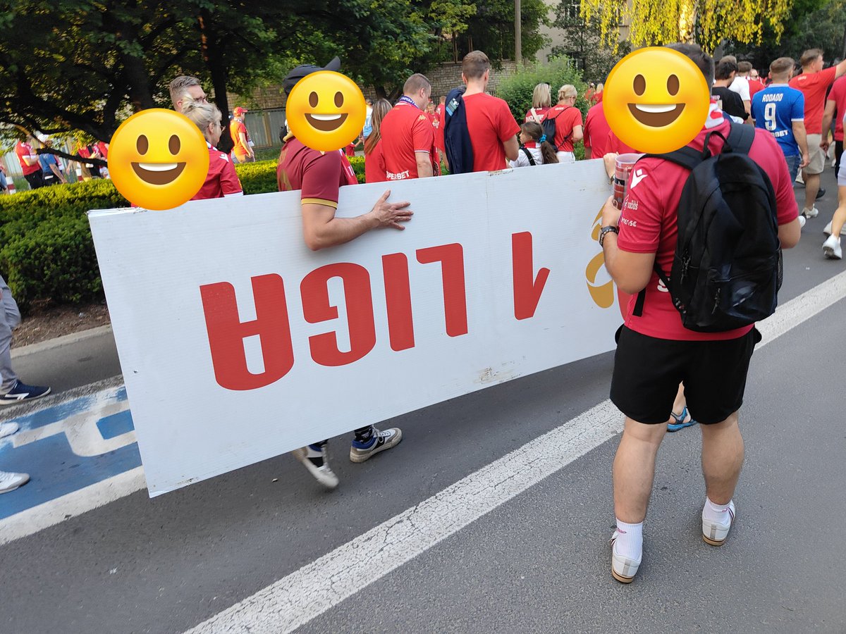 Kuba971's tweet photo. Przy okazji pozdrawiam panów co zawinęli baner 1 ligi, dosłownie wynosimy się z 1 ligi 😂 https://t.co/N1D9Mfkkrl