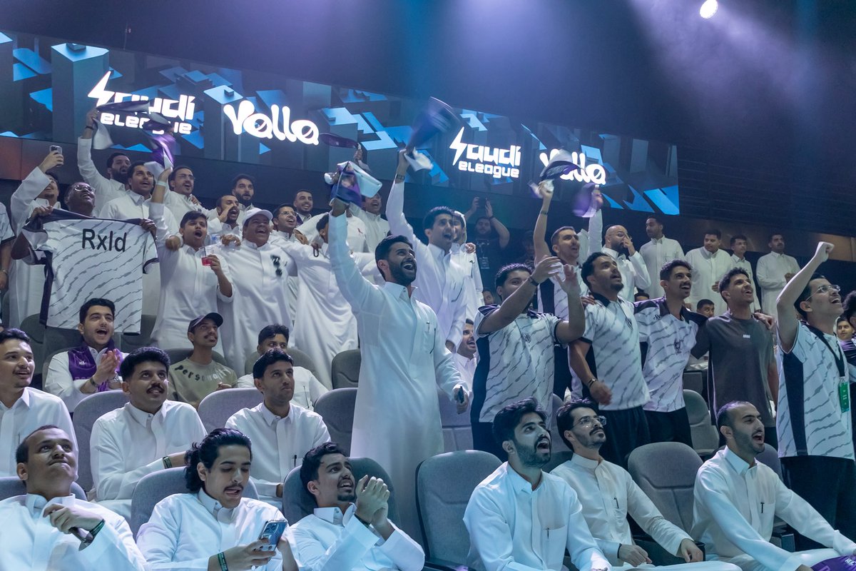 AsjFin's tweet photo. الحمدلله، حدث كبير  على جميع المقاييس 💜 ويشكرون جميعا في @SaudieLeague 

فخورين بلاعبينا بعد تحقيقهم جميع البطولات العالمية والمحلية، وبالظهور الرائع لصانع المحتوى أبو علي في برنامج الـ Watch Party الحضوري 

وكذلك نفخر بلاعباتنا، محللاتنا، ومؤثرينا الذين كانوا جزءًا من هذا النجاح والحضور المميز، والشكر الأكبر لجمهورنا العظيم اللي كان حاضر بصوته ودعمه وشغفه بكل لحظة 

رحلة نفتخر فيها جميعًا… والقادم بإذن الله أكبر💜🦅