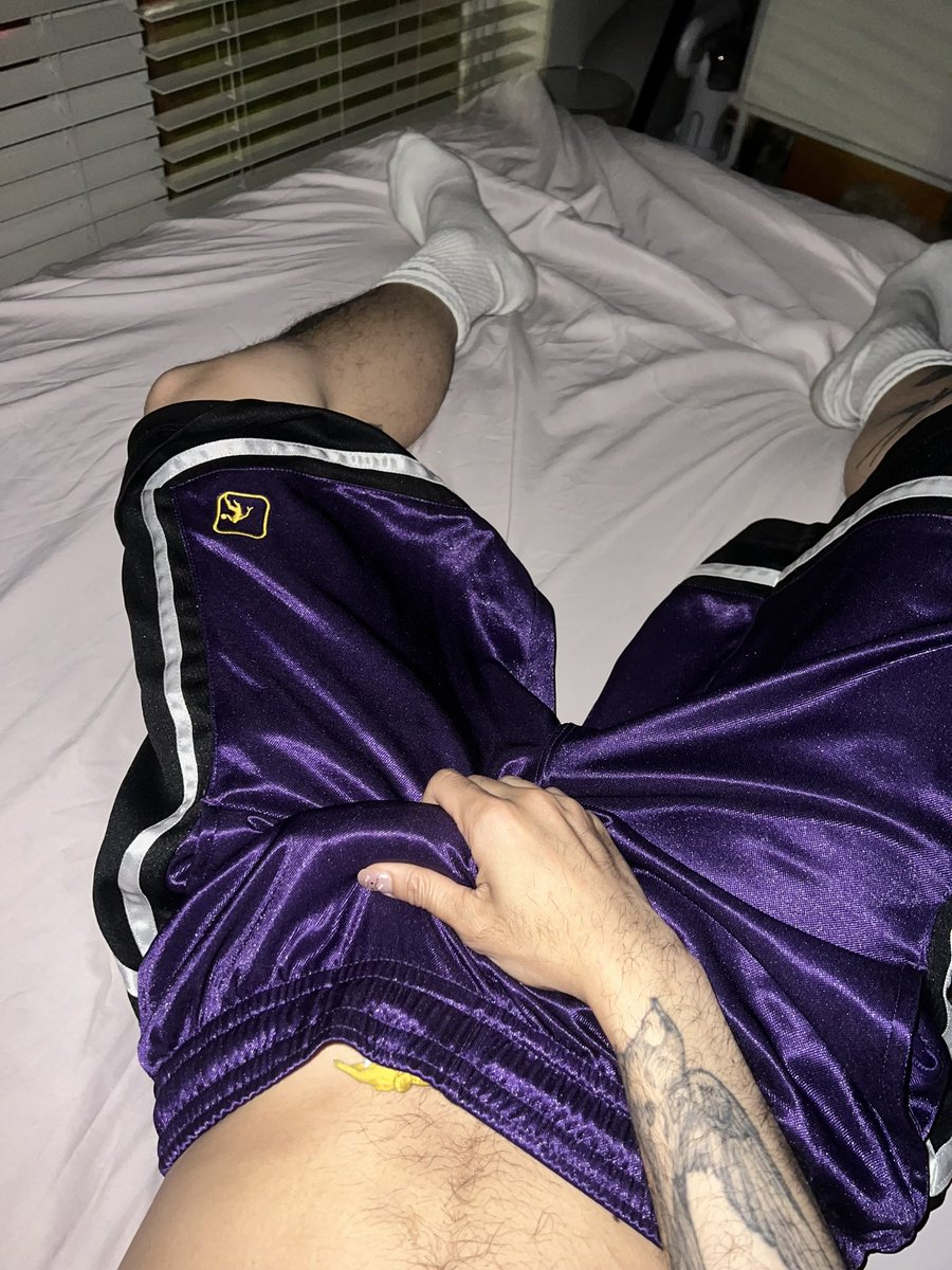 dirtyponyta's tweet photo. new and1 shorts 🥴🥴😛
#basketballshorts #dazzleshorts #fetish https://t.co/5hi4OQI6h2