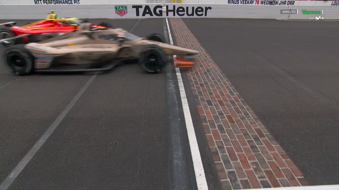 SoyMotor's tweet photo. 🤯 Es el final MÁS APRETADO de la HISTORIA de las 500 Millas de Indianápolis

🤏 23 milésimas le han dado a Felix Rosenqvist la alegría del año

👏 ¡Enhorabuena!

#IndyCar #Indy500 https://t.co/CQFPJdZ1fS