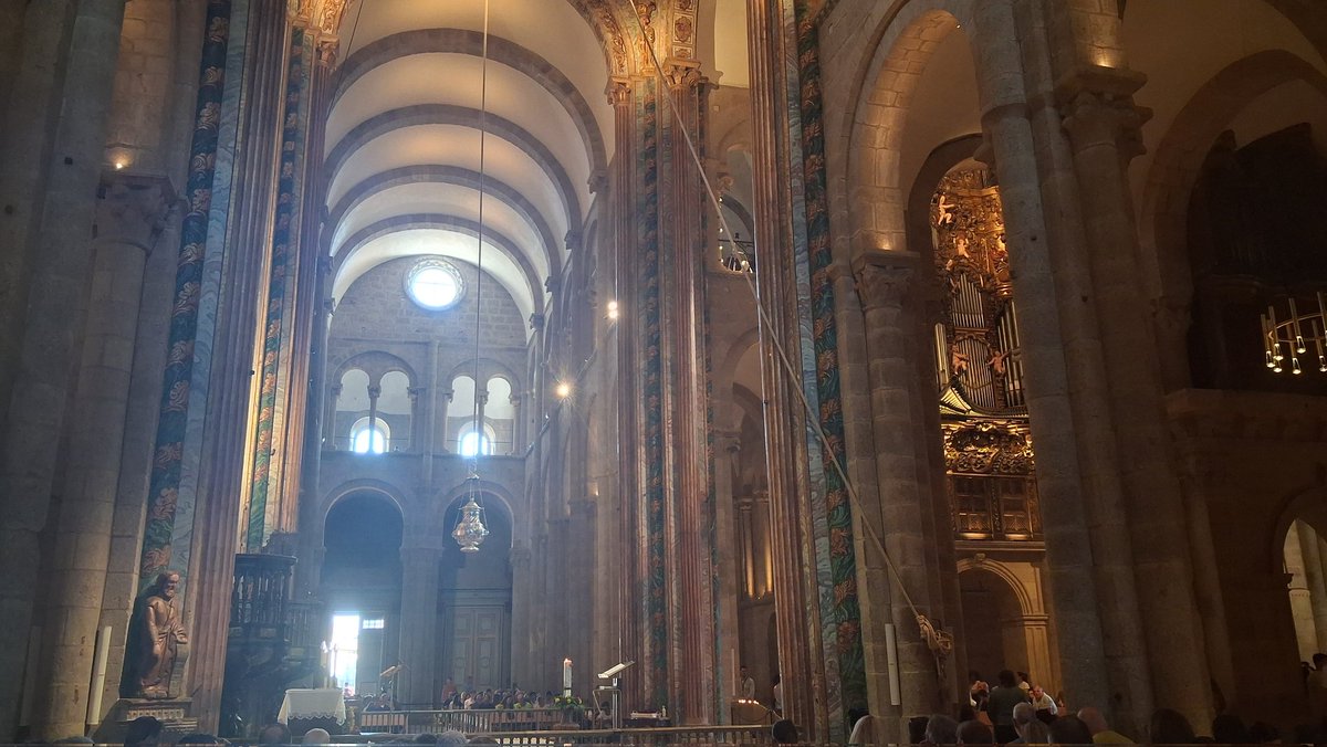 evavidq's tweet photo. El cirio pascual se apaga en Pentecostés, pero la luz de todo lo vivido no debería apagarse nunca. Porque la verdadera fe no está solo en el altar, sino en el día a día: en abrazar, acompañar, perdonar, sostener y seguir iluminando la vida de otros incluso en silencio. https://t.co/l5QEn9Pn3g