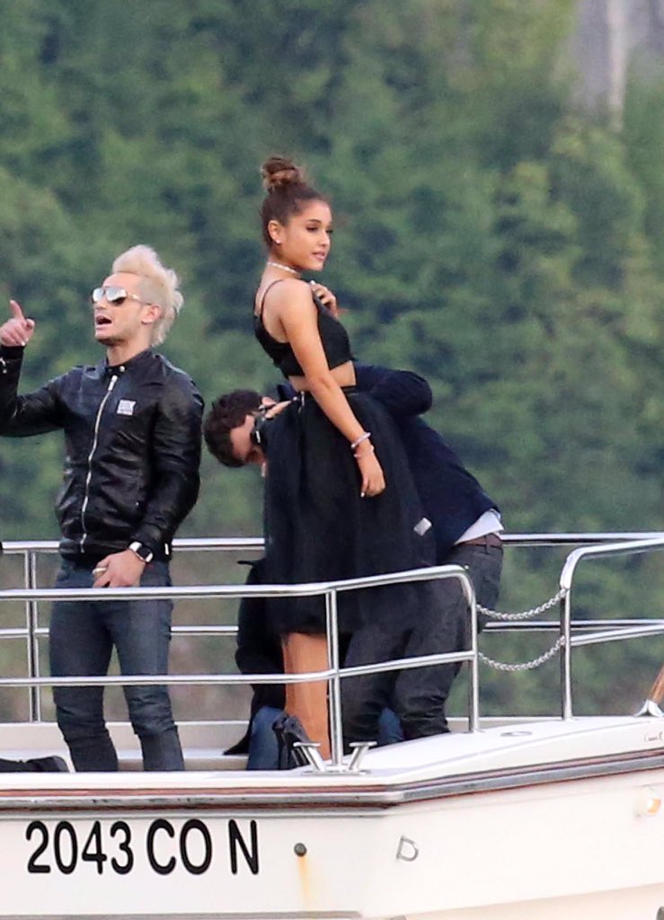 ariana throwbacks💋 tweet media