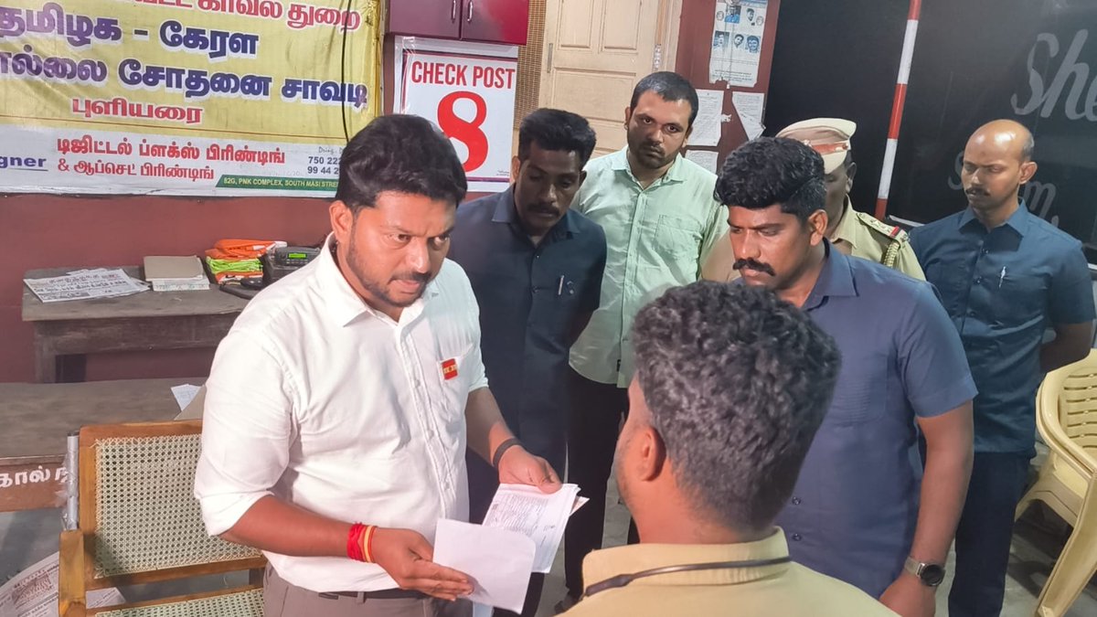 The_Reporter7's tweet photo. தென்காசி மாவட்டம் தமிழக–கேரளா எல்லையான புளியரை சோதனை சாவடியில், தமிழக இயற்கை வளங்கள், சுரங்கங்கள் மற்றும் கனிமவளத்துறை அமைச்சர் டி.கே.பிரபு  தற்போது திடீர் ஆய்வு https://t.co/cVtX9vcFsB