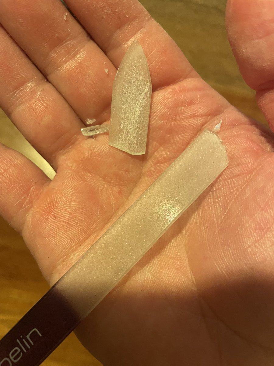 AleksMarunic's tweet photo. @DjokovicFan_ Novak finally starts playing like Novak and my glass nail file pays the ultimate price. @DjokerNole @rolandgarros https://t.co/U1xCa7wMnM