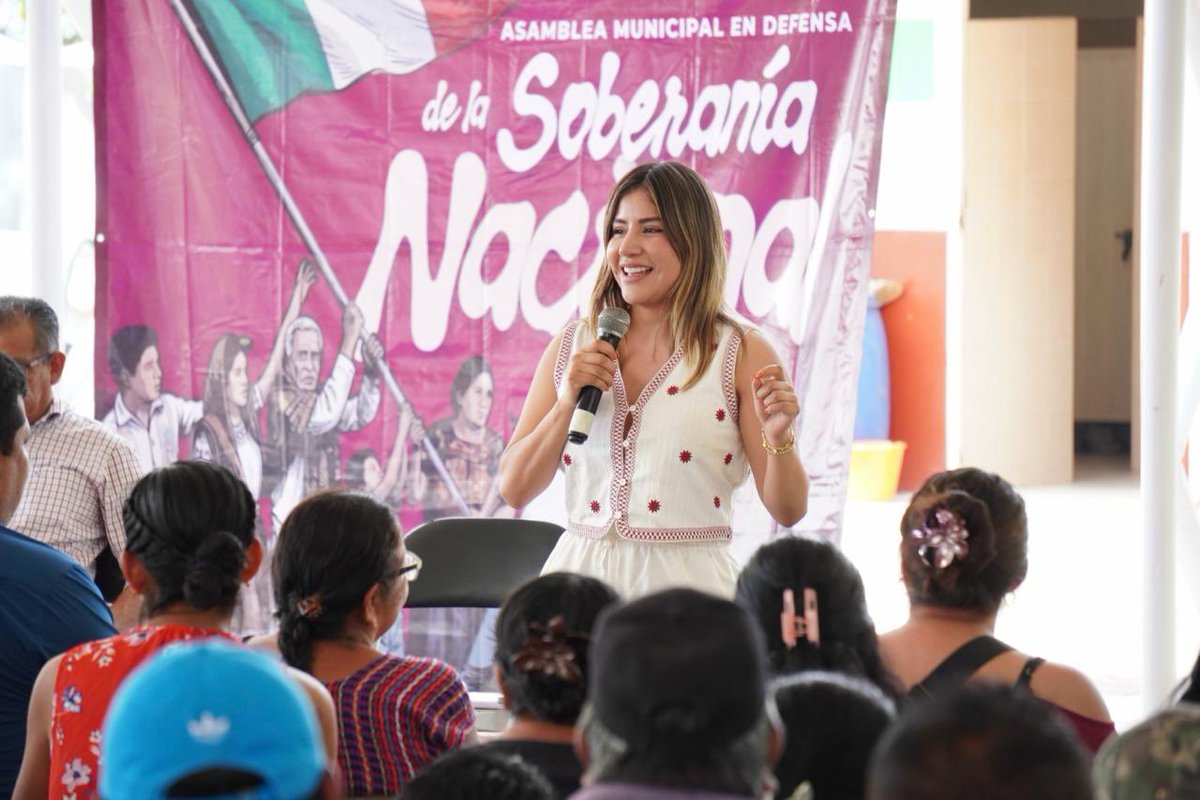 NatyJimenezOax's tweet photo. En el Distrito 04 seguimos informando y compartiendo las experiencias que hemos vivido con la Presidenta @Claudiashein y en la @Mx_Diputados. ¡Seguimos haciendo equipo por #Oaxaca! 🇲🇽 https://t.co/wDO2QeMpT7