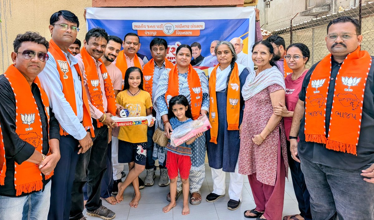ihardikBJP's tweet photo. વેજલપુર વોર્ડ માં  ગૃહ મંત્રી #શ્રીઅમિતભાઈશાહ ની પ્રેરણાથી અને વેજલપુર વિધાનસભા ધારાસભ્ય #શ્રીઅમિતભાઈઠાકરના માર્ગદર્શનથી ગીરા પાર્ક  ખાતે 🧸રમકડા એકત્રીકરણ કાર્યક્રમનું સફળતા પૂર્વક આયોજન કરવામાં આવ્યું હતું.
#રમશેબાળકખીલશેબાળક #ToyCollectionDrive #SevaHiSangathan #VejalpurWard https://t.co/d3NlawGUqH