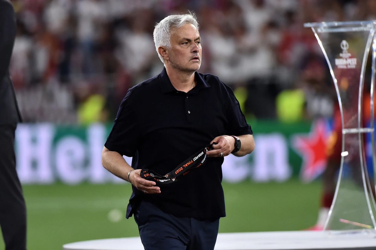 sbrockdown's tweet photo. Torniamo in Champions.
Lo facciamo con tre anni di ritardo, perché se la mafia del calcio non ce lo avesse impedito ci saremmo andati sollevando un trofeo in quel 31 Maggio del 2023. Festeggiamo, ma digrignando i denti per l'odio che vi meriterete sempre.
Forza Roma💛❤️ https://t.co/kuPAeY8XHR