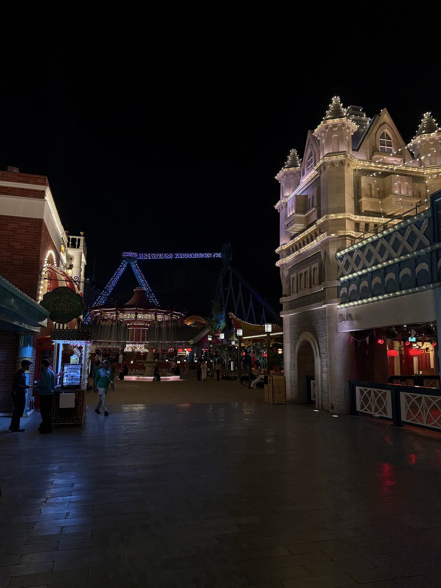 muath2_'s tweet photo. Six Flags https://t.co/nYWlnkrzAp
