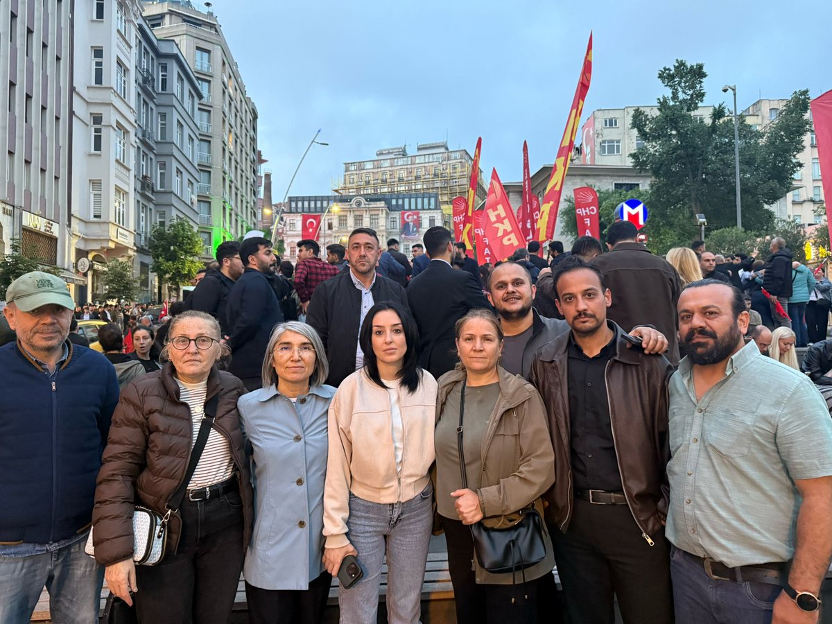 chpeyupsultan's tweet photo. CHP Halktır, Halkın Dediği Olur.
İstanbul 2. Bölge Basın Açıklaması ve Oturma Eylemi’ne katılım sağladık.
AKP iktidarı ne yaparsa yapsın bizi bölemeyecek; bu haksızlıklar, hukuksuzluklar son bulacak. https://t.co/rKe4IpevTo