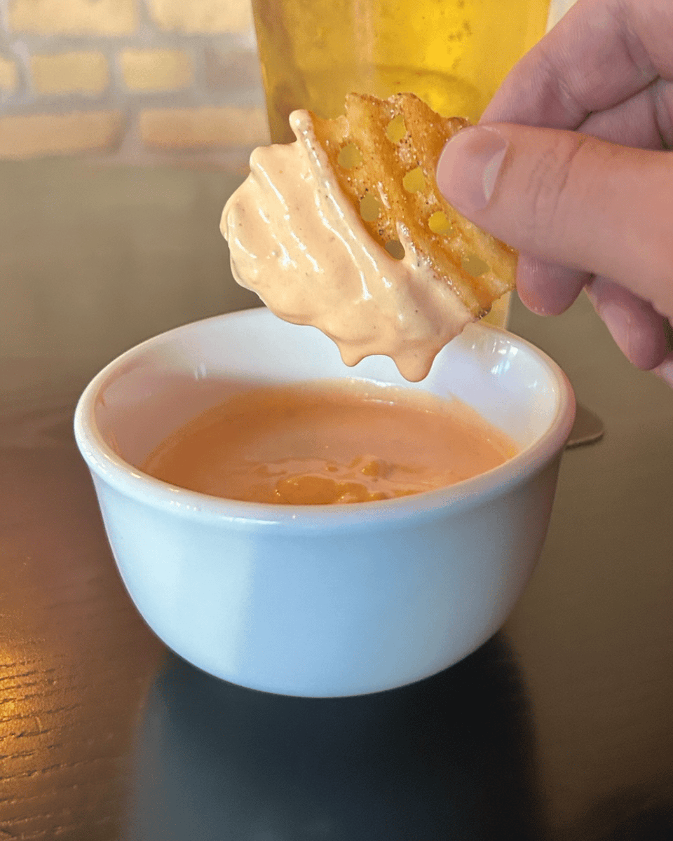 BlarneySF's tweet photo. DUBLIN DIP 🙌 We put that s*** on EVERYTHING! ☘️ Waffle Fries? Onion Rings? Sandwiches?

What's your favorite thing to dip? https://t.co/NE8u2G7rqb