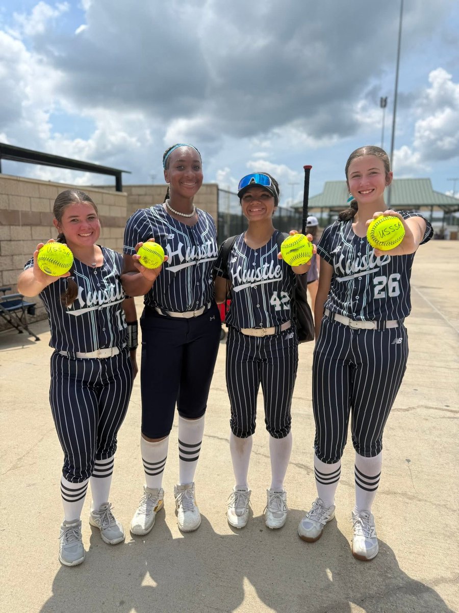 Hustle2030's tweet photo. 💣 BOMB SQUAD ALERT 
Big bombs helped punch our ticket to the championship game! 💥

Shoutout to Blakey Cantu, Bella Grant (6th of the season!), Journee Alpough, and Kyrie Kramer for going yard! And Journee was lights out in the circle too! 🔥
Keep grinding, ladies…#BombSquad https://t.co/jJTDqPokiq