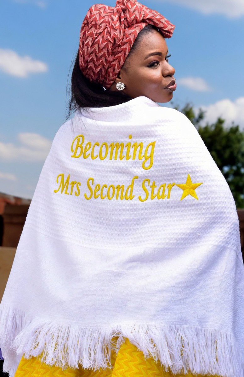 mxhosakazi98's tweet photo. A dream come true, im official Mrs Second star 😭😭👆💛👆 @Masandawana you beauties 😭😭😭😭 https://t.co/Ww6AgHSuti