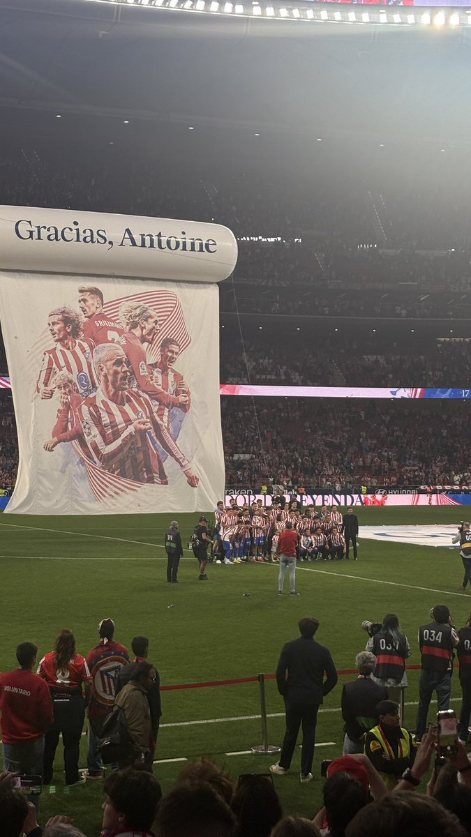 rooxbs's tweet photo. my most beautiful story<3 

gracias @AntoGriezmann y @Atleti coraje y corazón para siempre https://t.co/YgH0wCpYUp