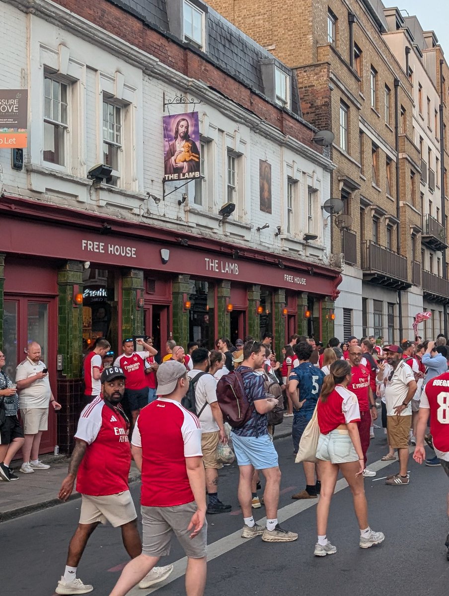 ArsenalGunluk's tweet photo. holloway road manzaraları 🔴⚪💫 https://t.co/3BMO5lRxzz