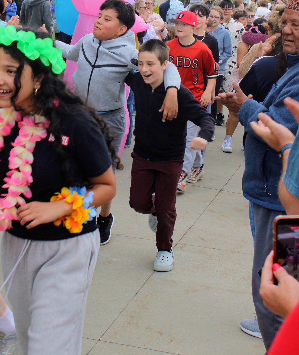 tcstweets1's tweet photo. On Friday, our fifth graders walked the halls of TES for the last time as elementary students, while students and staff lined the hallways to clap them out! https://t.co/uqE8M0lU9q