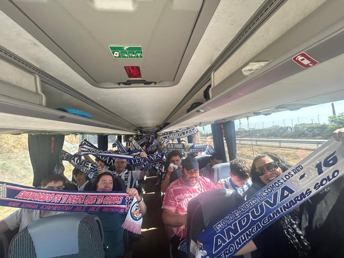 OnceLeonesLega's tweet photo. 1400 km en un día. Da igual la categoría o el resultado. El Lega sois vosotros. El Leganés es su afición. #RugeButarque https://t.co/J83O8B07Es