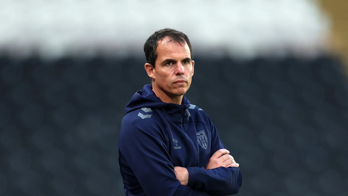 utdstephenn's tweet photo. Manchester United should get Regis Le Bris, the Sunderland coach, on their list. 
In case things do not go well with Michael Carrick, they should go for him immediately and give him a 5year deal and stay with him forever, no matter what. https://t.co/xtrosGzS9B