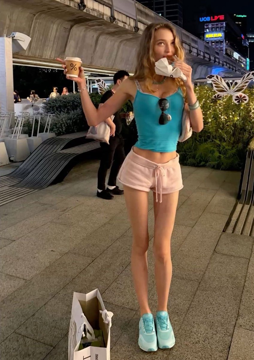 romee tweet media