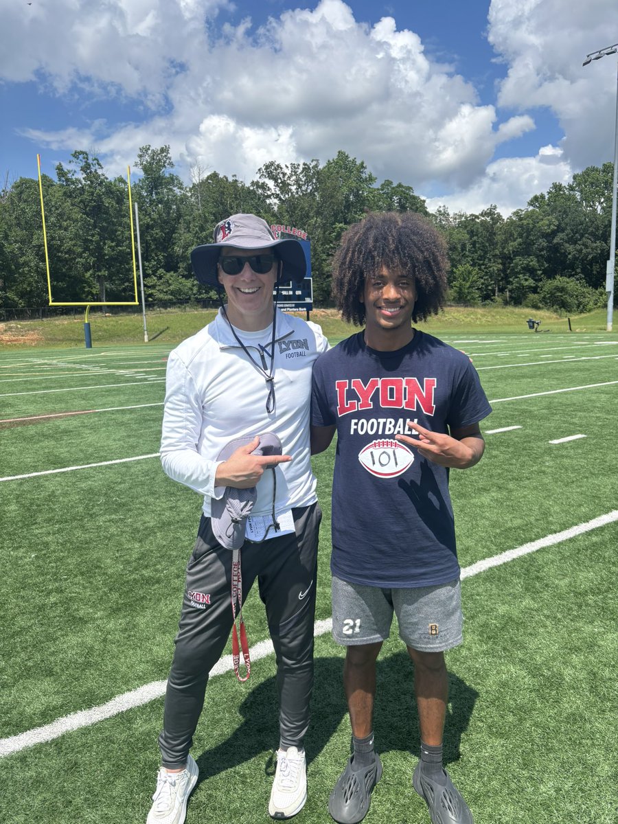 BryanDurodola's tweet photo. Had a great visit at @_Lyon_Football! 
After a great talk with @LyonHBC  and @Xavierlong10  I’m blessed to receive an offer! 
@Coach__DGreen @RecruitBuckhorn @dcrrick @ALPrepStars @AL_Recruiting https://t.co/P0yCOfjfHJ