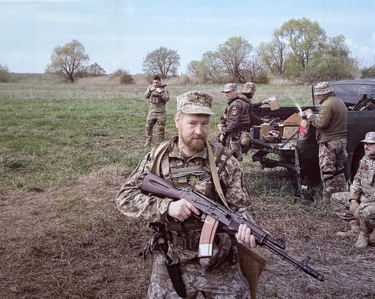 falledlenin's tweet photo. 24.05.2023 під час мінометного обстрілу неподалік міста Бахмут Донецької області загинув Анатолій Тома "Кенар" - військовослужбовець 241 окремої бригади Сил ТРО. Залишилася мама. https://t.co/yO9N6lAqT8