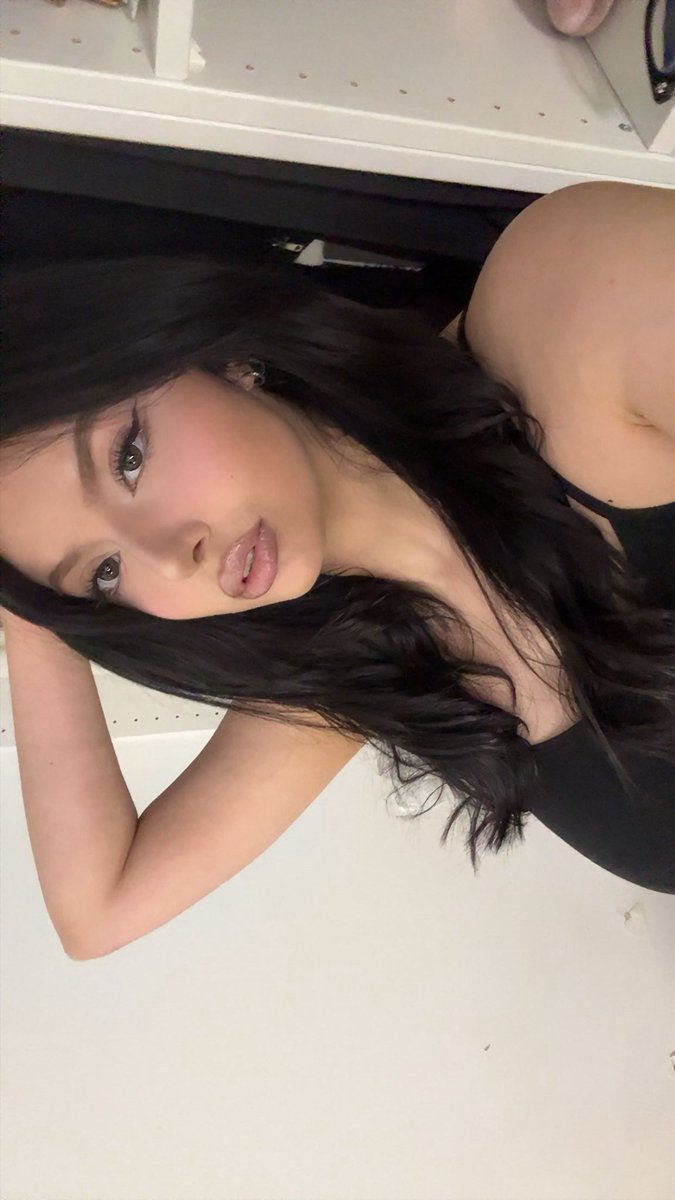 Youngw0o's tweet photo. Les p’tit selfie fin de makeup https://t.co/YO7lkPUU8E