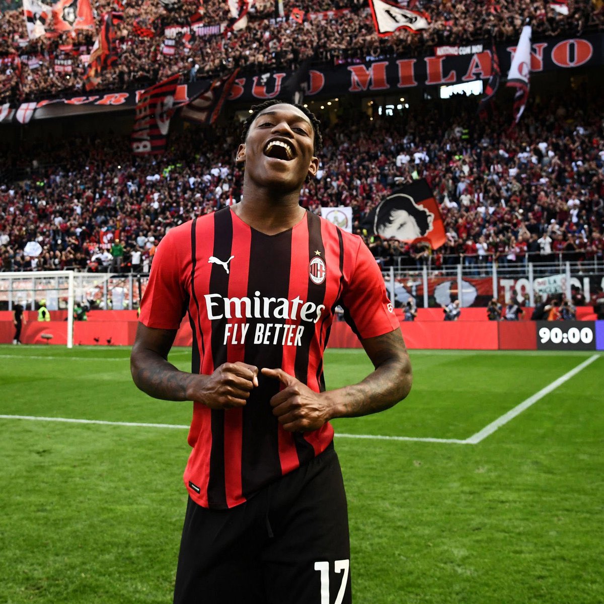 JournoSheen's tweet photo. A te, @RafaeLeao7 , voglio dire grazie.
Grazie per le emozioni, grazie per i momenti vissuti insieme e, soprattutto, grazie per averci ricordato cosa si prova a vincere di nuovo.
Se questo è davvero un addio, è stato bellissimo.
Grazie, Rafa. Che tu possa continuare a cavalcare le onde, qualunque cosa ti riservi il futuro. 🏄‍♂️ 🔴⚫️