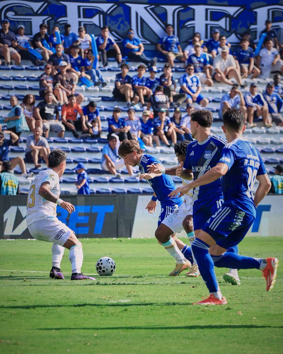 CSEmelec's tweet photo. ⏱ 🔚 Final del primer tiempo.

#CSExCDM 2-0
#VolviendoASerEmelec #LigaEcuabet https://t.co/lfj1NxU0MB