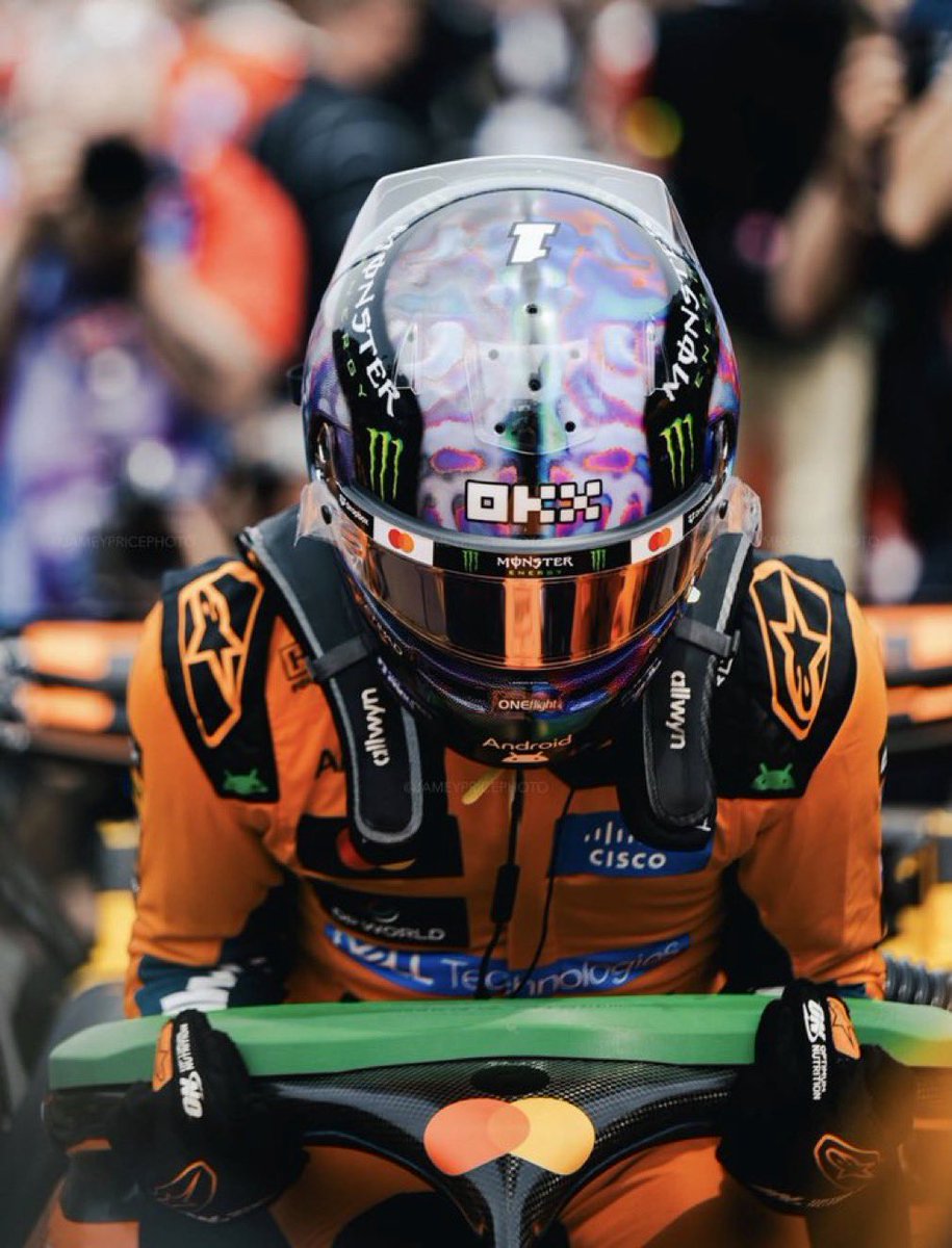 landospov's tweet photo. it’s always the helmets with beautiful meanings behind them where mclaren decided to fuck everything up ☹️ these beauties deserved better!!! https://t.co/wuDeUe4kk4