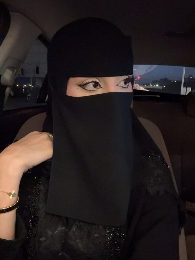 s_algasid's tweet photo. لا تألُف الروحُ إلا من يُلاطِفُها
         ويهجر القلبُ من يقسو ويجفاهُ 

#غزل https://t.co/cMqWyaTR1E