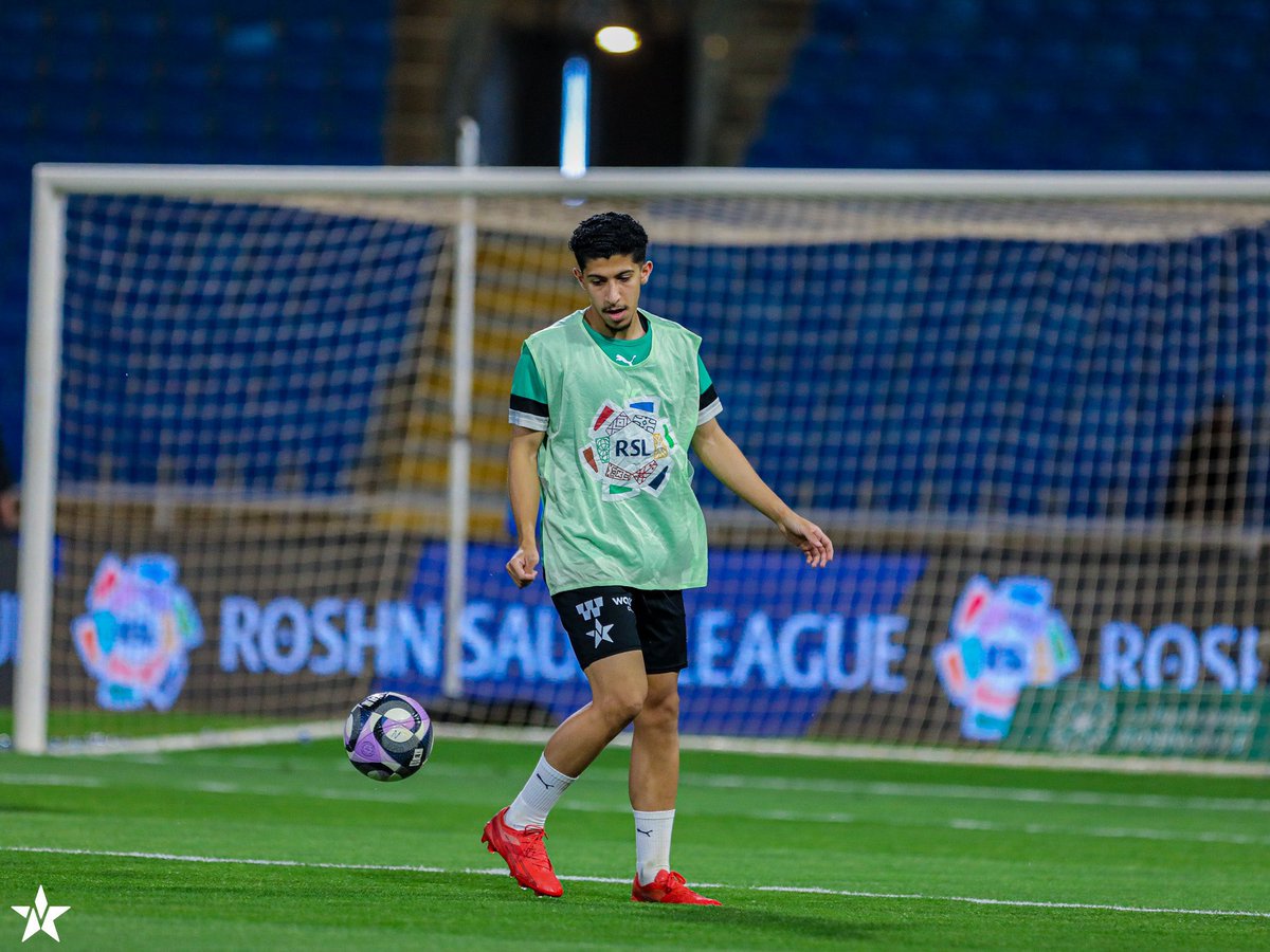 sirtfc's tweet photo. وصلت مرحلة مادري هل كوره القدم سهله ؟ 
ولا الناس مصعبه الكوره ومعقدتها ؟ 

رحيل فلافيو = الطليحي أساسي محور "8” 
خانة فلافيو الأجنبيه = ظهير أجنبي 
وصّلى الله وبارك على نبينا محمد وعلى آله وأصحابه أجمعين 

@badr_GH https://t.co/VLN2JonbBx