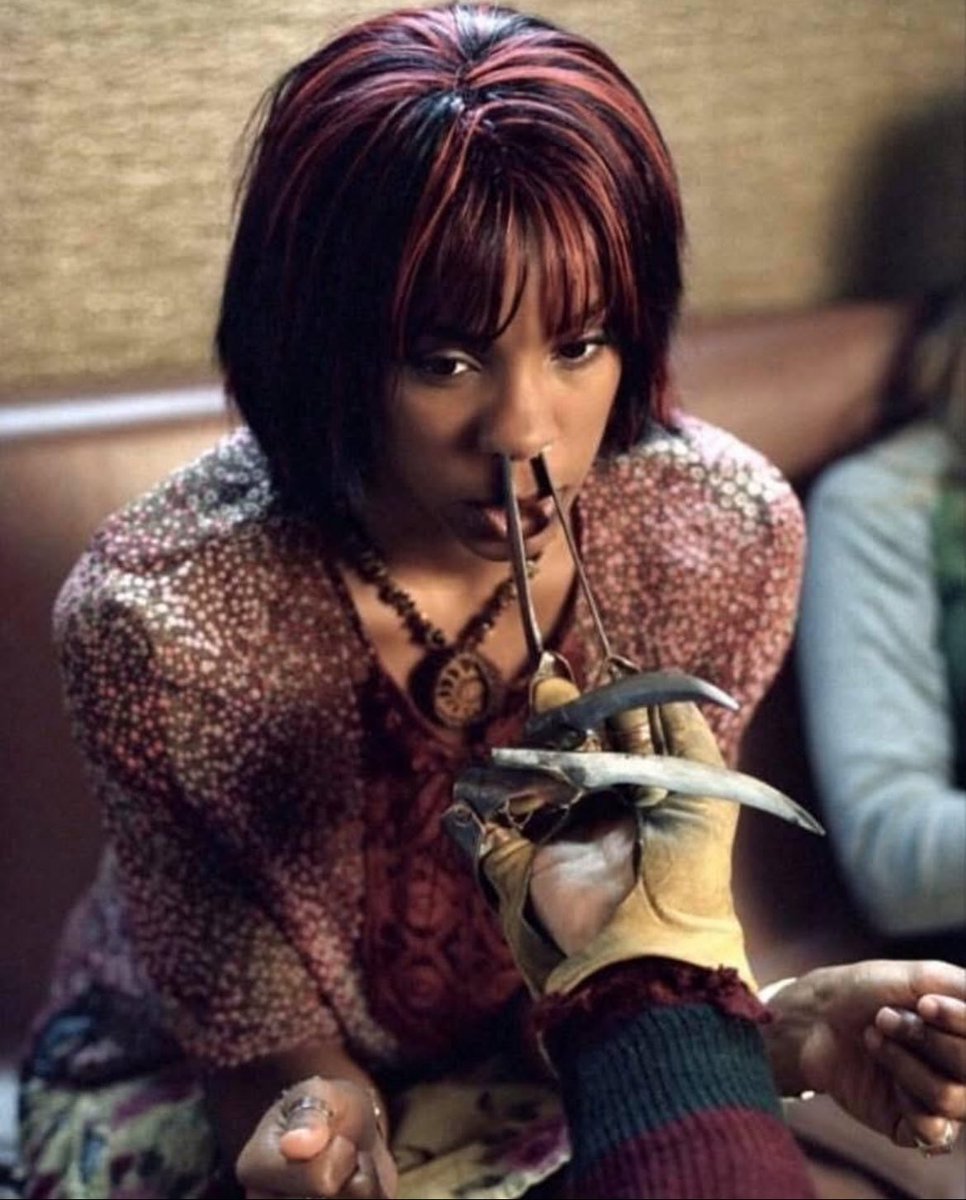 Thehorrorkid's tweet photo. Kelly Rowland on set of Freddy vs Jason (2003) https://t.co/l8FeZn3lZE