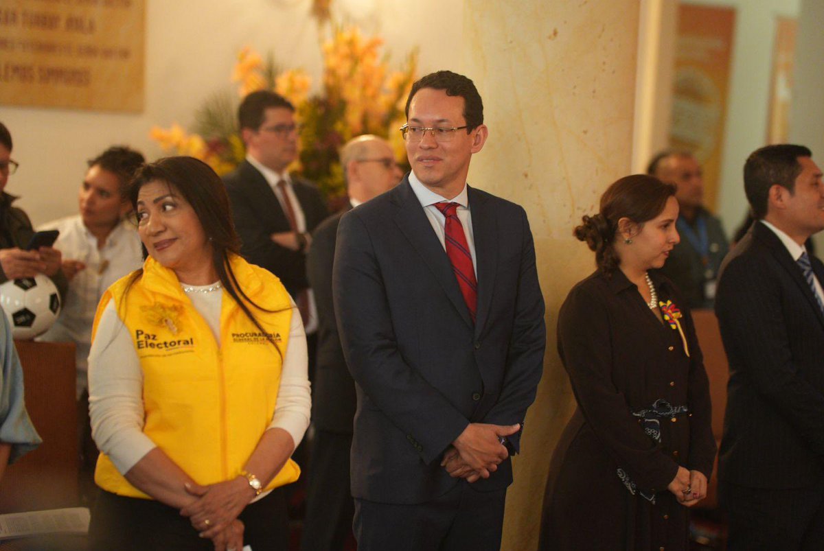 MinInterior's tweet photo. ¡Inició la jornada electoral para los colombianos en el exterior que participarán en las elecciones presidenciales 2026-2030!

Desde el Palacio San Carlos, sede de la @CancilleriaCol, el viceministro del Interior, @JaimeBerdugoP, acompañó la apertura de este proceso democrático. https://t.co/DDWPOH0w63
