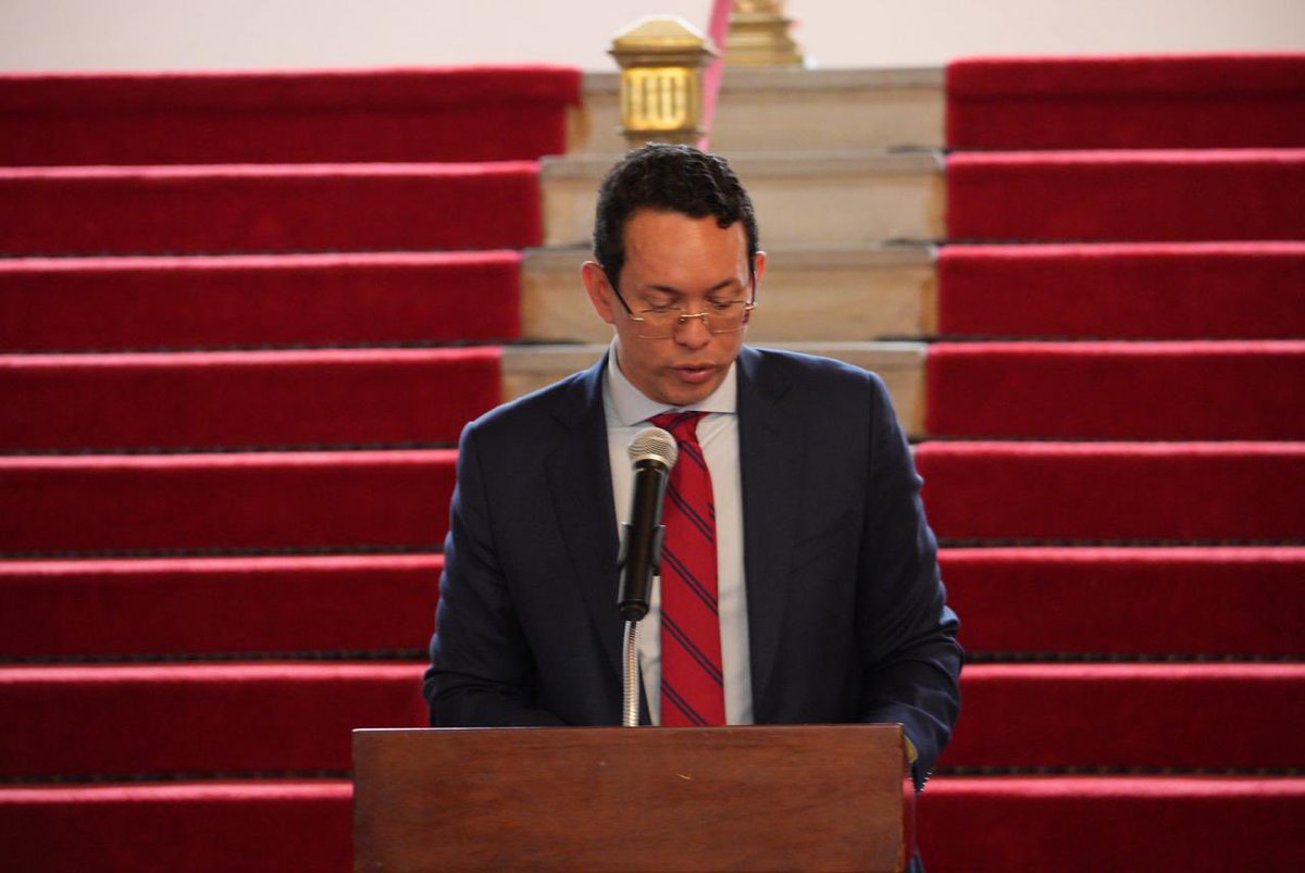 MinInterior's tweet photo. ¡Inició la jornada electoral para los colombianos en el exterior que participarán en las elecciones presidenciales 2026-2030!

Desde el Palacio San Carlos, sede de la @CancilleriaCol, el viceministro del Interior, @JaimeBerdugoP, acompañó la apertura de este proceso democrático. https://t.co/DDWPOH0w63