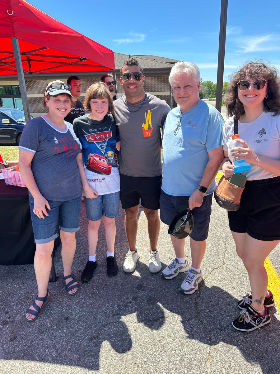 tomdar2's tweet photo. @BubbaWallace I hope you see this message. Just saw you on the Coca Cola 600 prerace. What you said was incredibly moving. You’re our favorite driver and visiting with you it was clear that you’re an amazing human. Thank you for sharing your feelings with all of us. https://t.co/c3w4rqcNRQ