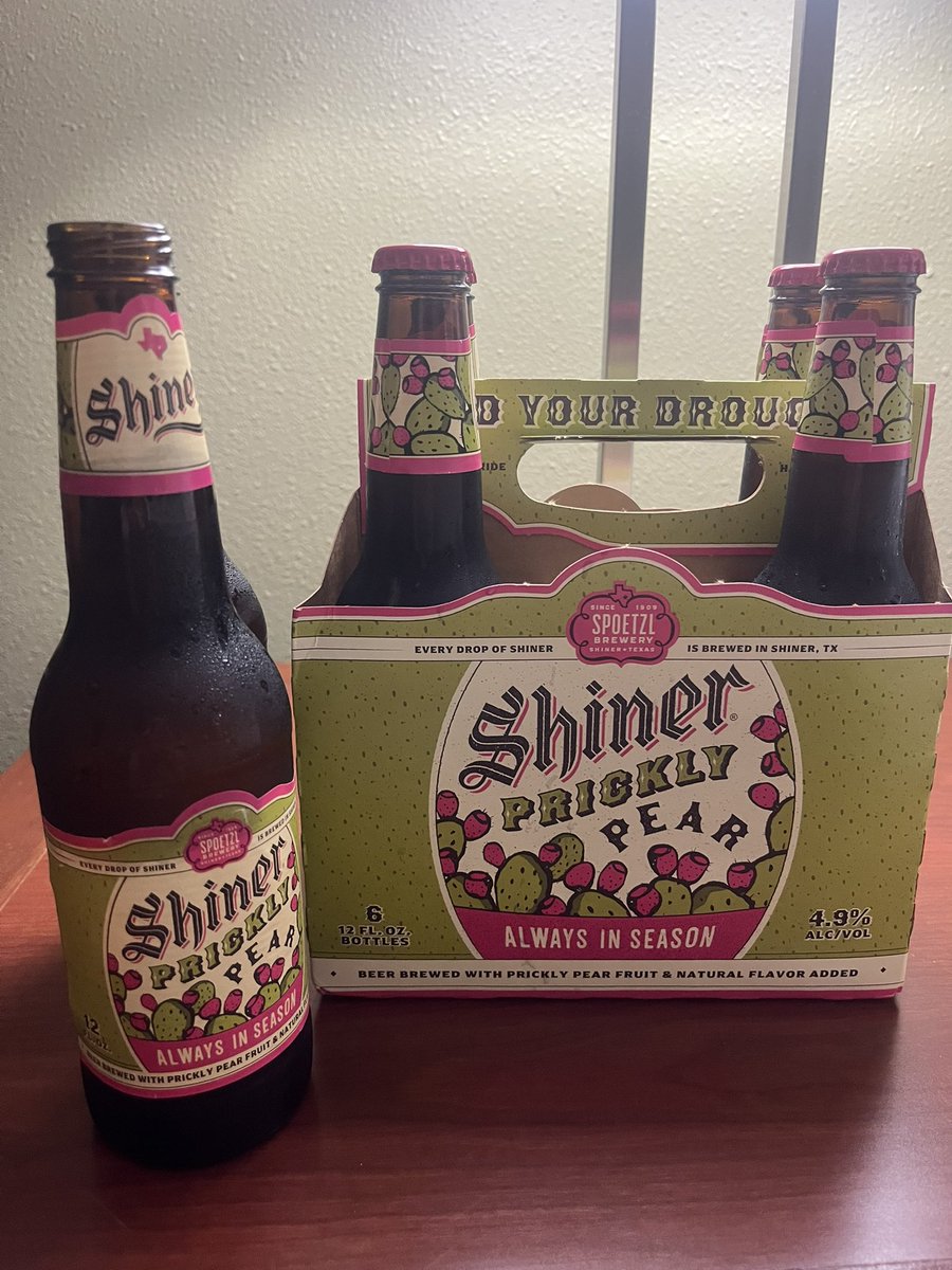 note_to_s_self's tweet photo. W杯でテキサス州を訪れる方々へ🇺🇸

スポーツバーで迷ったら、テキサスが誇るShinerのビールをぜひ🍺

これはサボテンの実フレーバー🌵
飲みやすくて美味しかったー！

ラズベリーとかチョコレートとかフレーバーも美味しいShinerだけど、王道Bockも外せない🐏 https://t.co/r3g6qpncQ0