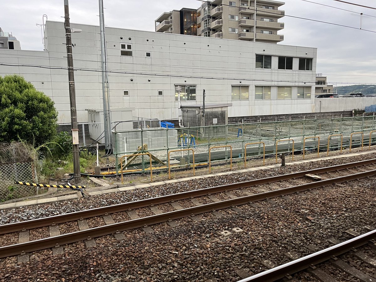 SKY_SWEEPER's tweet photo. 山科駅の北側にある保線基地を南側に移すのかな？ https://t.co/Zc8H0l6dMt