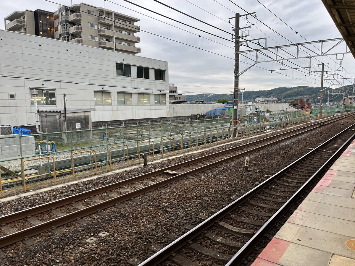 SKY_SWEEPER's tweet photo. 山科駅の北側にある保線基地を南側に移すのかな？ https://t.co/Zc8H0l6dMt