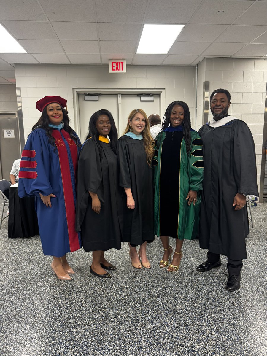 PathtoPinkston's tweet photo. Congratulations Class of 2026 @LGPinkstonHS graduates! We are so proud of our Vikings! 🎓💛🖤@Tanya_N_Shelton https://t.co/4yuP1U6pQ4