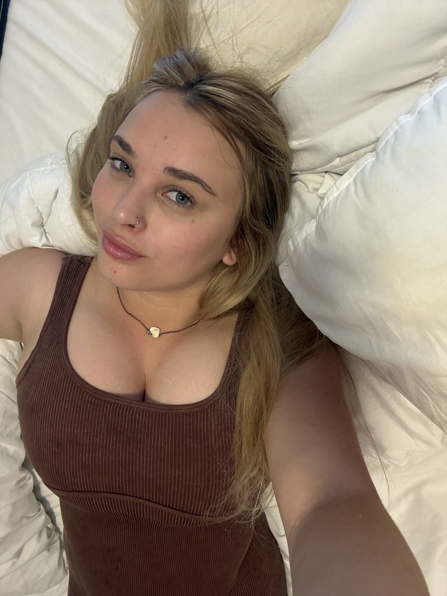 Briana 🌼 tweet media