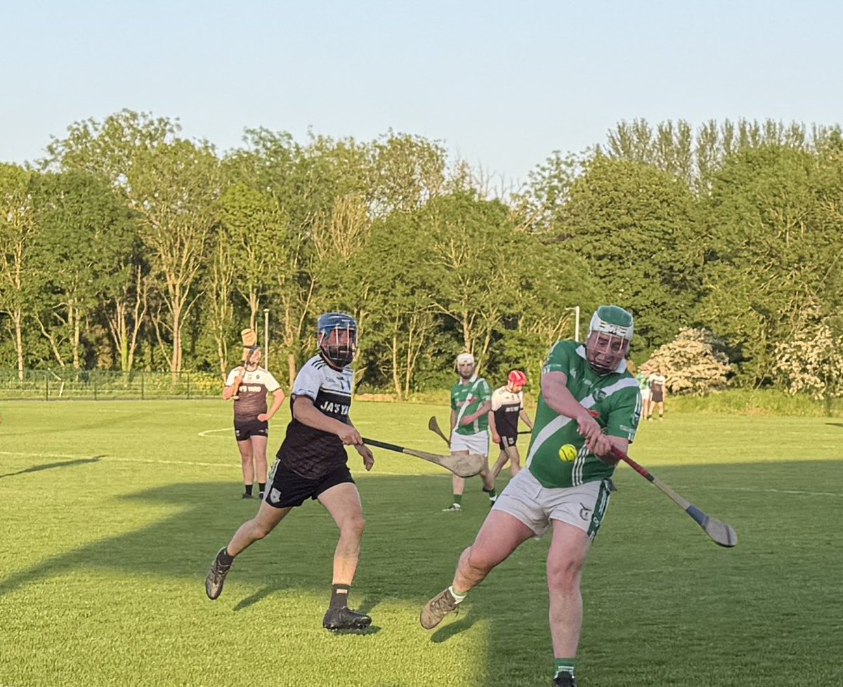 GAAMullinavat's tweet photo. Junior F Win 
Mullinavat 3-27; @TullaroanHurlin 1-12.
The Junior F lads played well this evening with distance scoring.
Special mention to Kilkenny hurling legends Tommy Walsh still going strong at number 5 for Tullaroan, and @VillageGAA  Eoin Larkin, who has taken up refereeing https://t.co/MXraeGfCWX