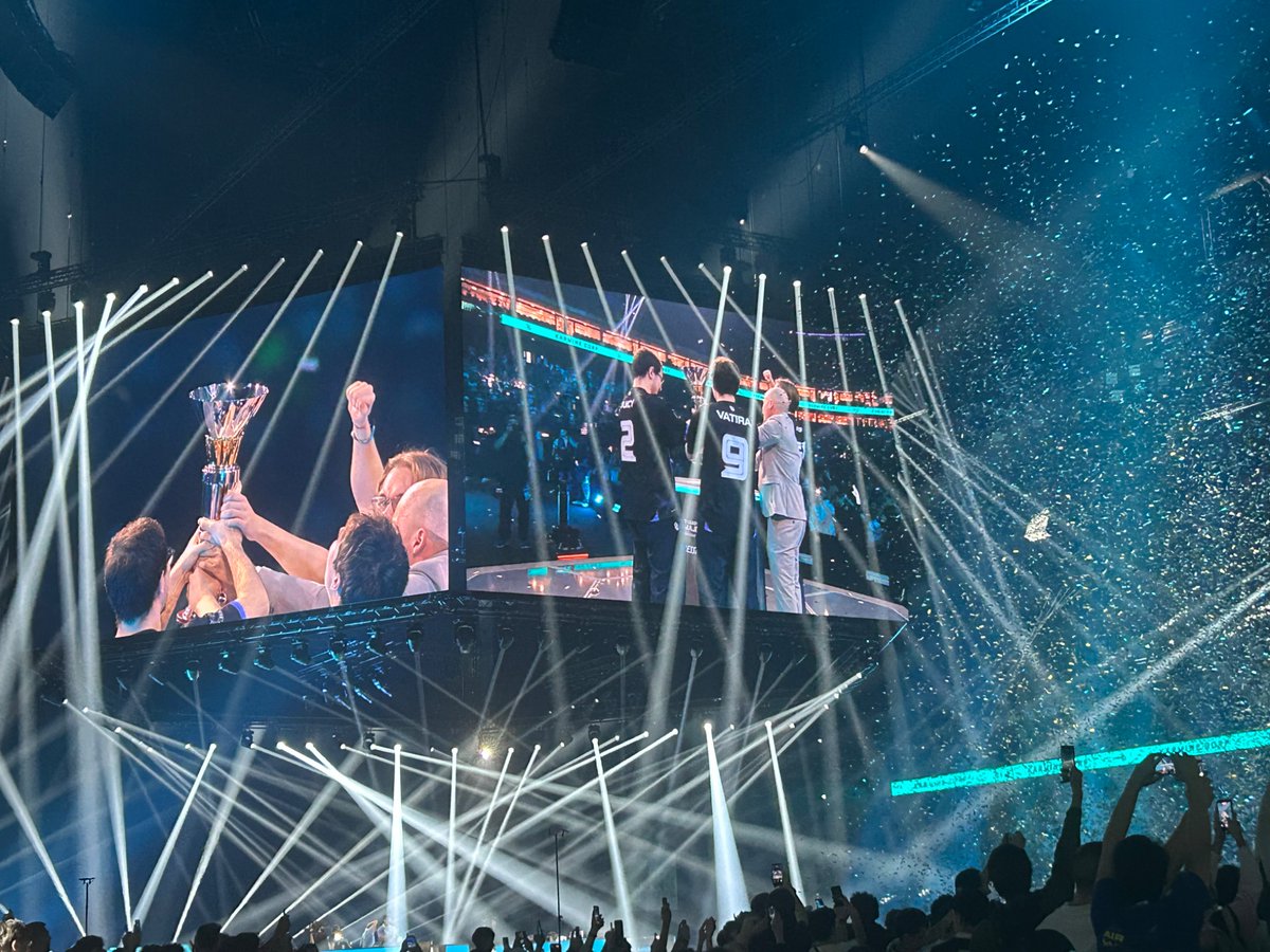 All4nRL's tweet photo. Fin du major de Paris ! C’était incroyable, une expérience exceptionnelle que je n’oublierai jamais ❤️ (Merci @Poachimpa et @amustycow pour les photos^^❤️) https://t.co/DoWObllvtB