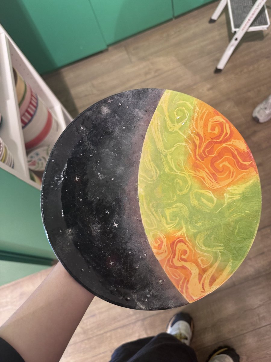 junieCopki's tweet photo. J’ai peint une assiette en céramique 👀 #projecthailmary https://t.co/1GzrNfVPau
