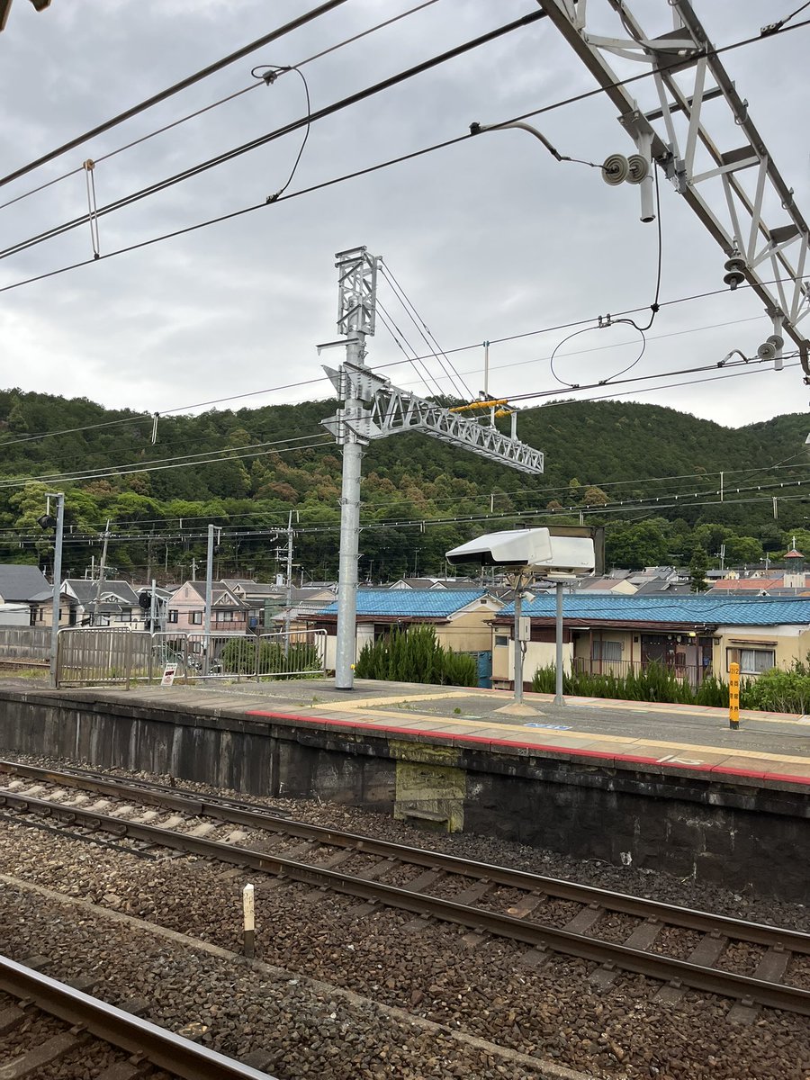 SKY_SWEEPER's tweet photo. 仮架線柱か、新架線柱か、 https://t.co/vFelB59Nuc