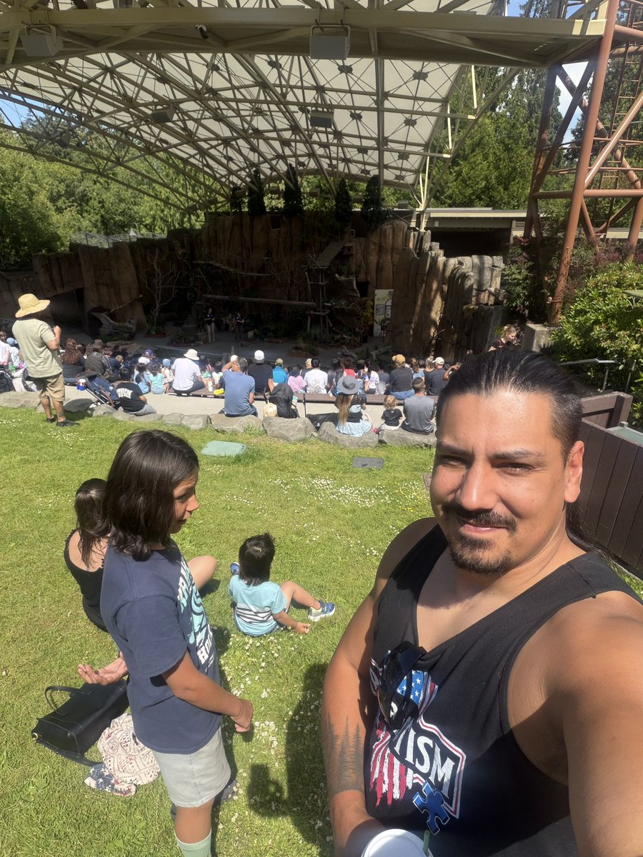 LaNativePatriot's tweet photo. It’s been many years since I’ve been to the zoo. The animals are cool but people watching is also fun 🤣 https://t.co/PABfn7usER