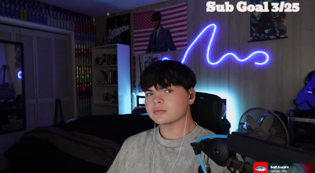 RealPaytonics's tweet photo. LIVE NOW! HAVING THE MOST FUN ON APEX! 
https://t.co/1qRISzIoqo https://t.co/tKw3W0eoWa