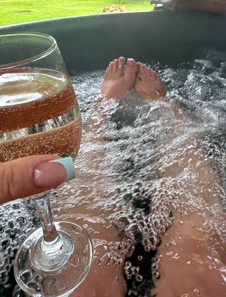 cash4cas's tweet photo. You wish you were here

Findom https://t.co/kfpvefnzJj